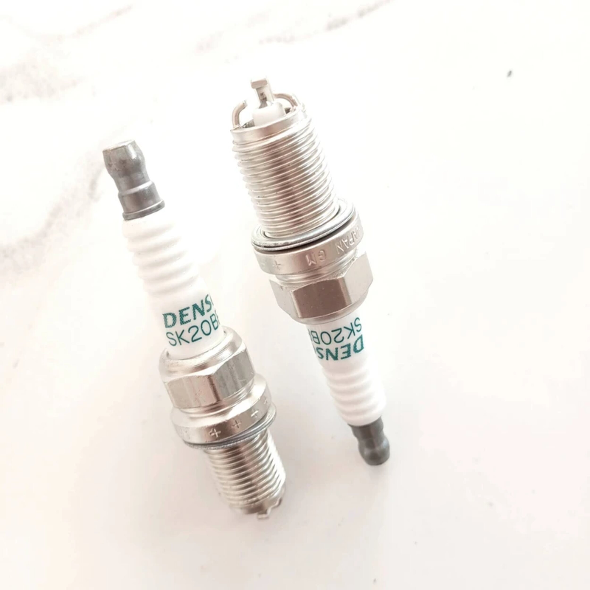 شمع خودرو دنسو مدل سه پلاتین پایه کوتاه کد SK20BR11 بسته 4عددی